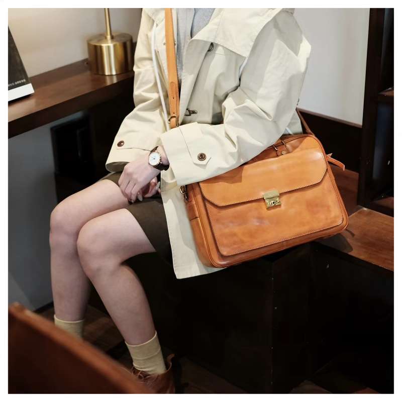 personalized messenger bags structure pockets laptop compartment strap